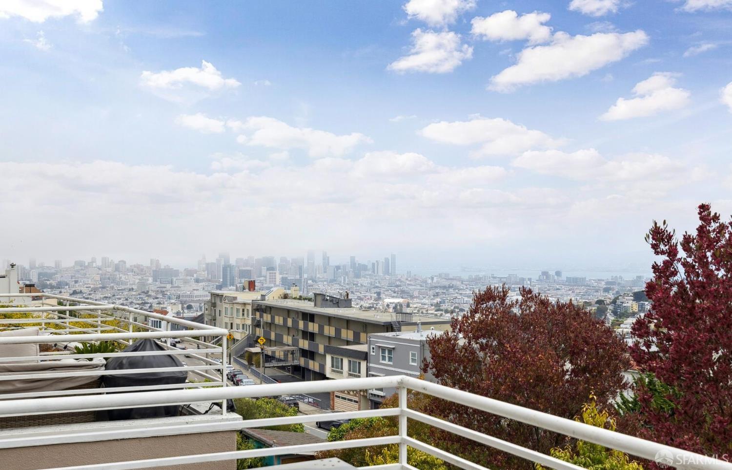 Detail Gallery Image 8 of 18 For 767 Corbett Ave #3,  San Francisco,  CA 94131 - 2 Beds | 2/1 Baths