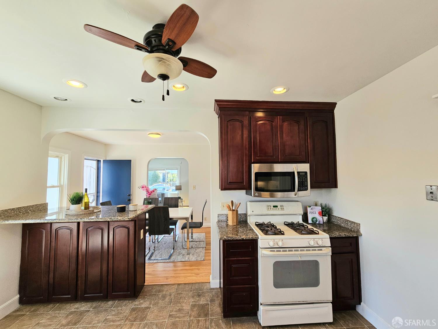 Detail Gallery Image 9 of 21 For 4320 Adeline St, Emeryville,  CA 94608 - 2 Beds | 1 Baths