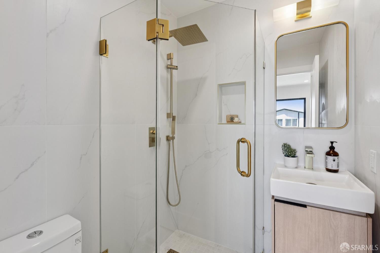 Detail Gallery Image 27 of 60 For 134 Canterbury Ave, Daly City,  CA 94015 - 4 Beds | 4 Baths