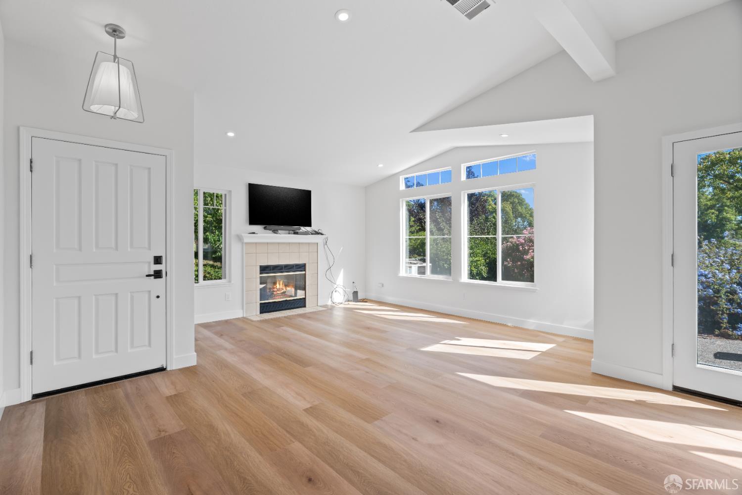 Detail Gallery Image 6 of 54 For 8779 Fruit Barn Ln, San Jose,  CA 95135 - 2 Beds | 2 Baths