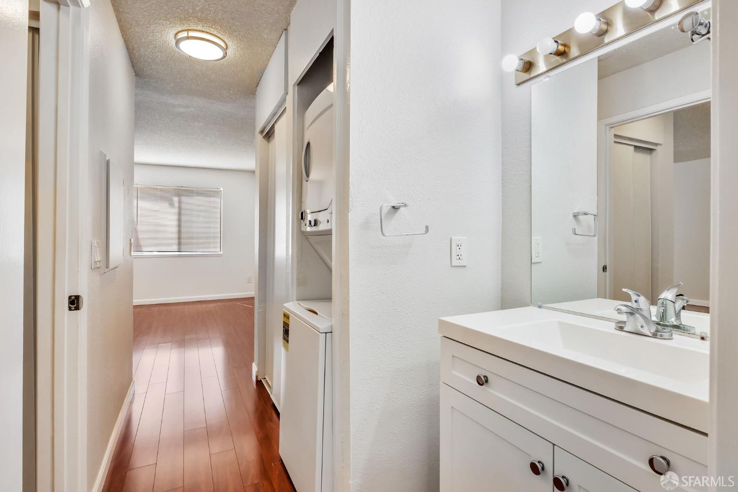 Detail Gallery Image 13 of 22 For 2077 Washington Ave #111,  San Leandro,  CA 94577 - 1 Beds | 1 Baths