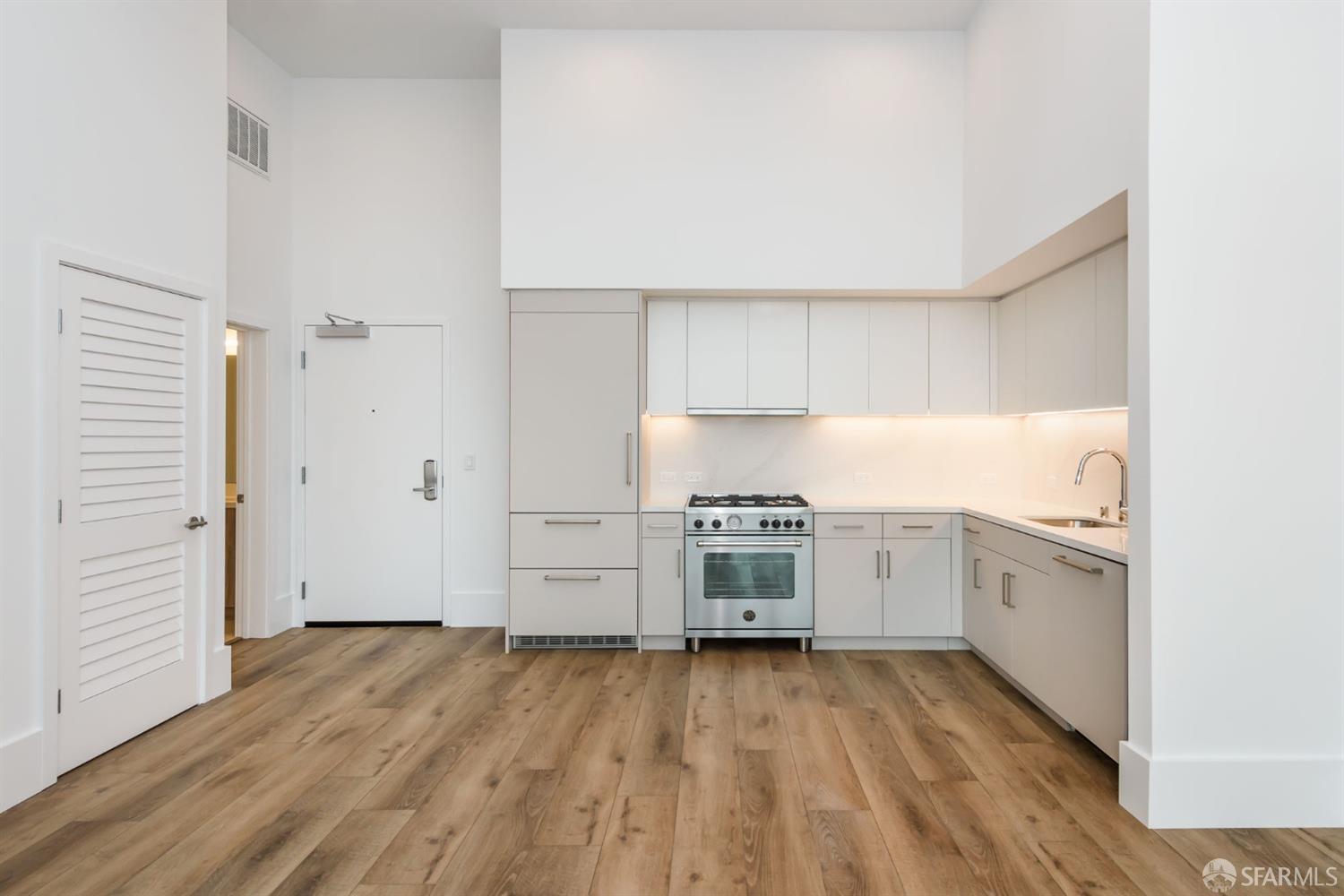 Photo #5: 425067865 Listing 