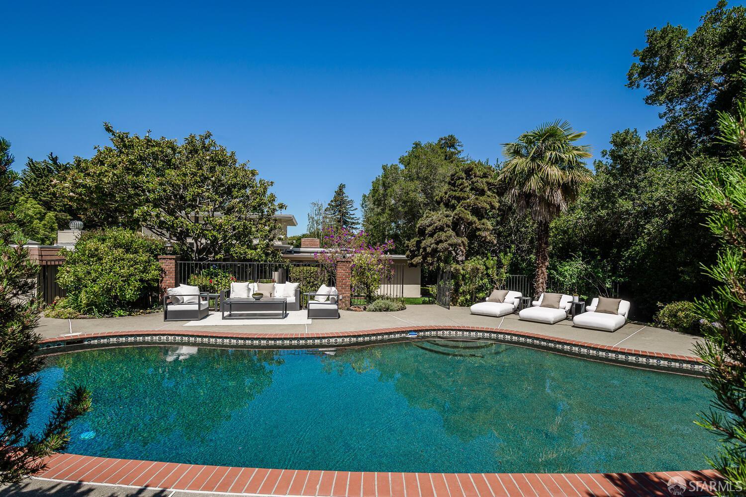 Detail Gallery Image 3 of 79 For 1745 Crockett Ln, Hillsborough,  CA 94010 - 5 Beds | 4 Baths