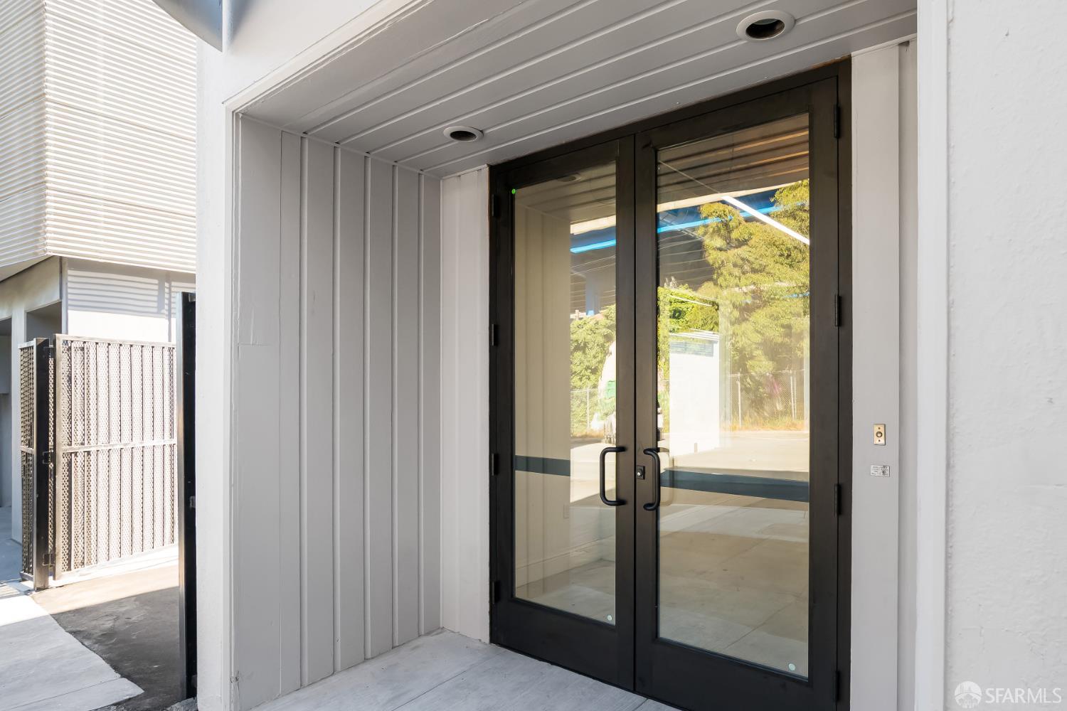 Detail Gallery Image 5 of 16 For 343 Vermont St, San Francisco,  CA 94110 - – Beds | – Baths