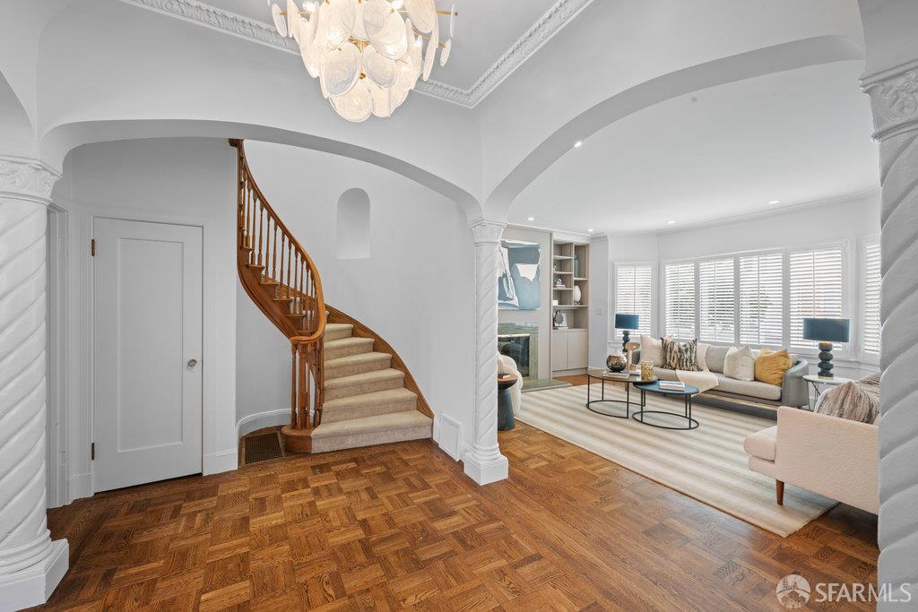 Detail Gallery Image 5 of 54 For 2270 Beach St, San Francisco,  CA 94123 - 3 Beds | 3/1 Baths