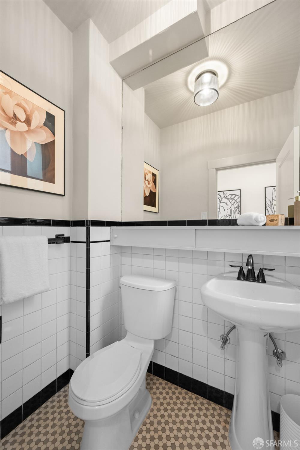 Detail Gallery Image 29 of 54 For 2270 Beach St, San Francisco,  CA 94123 - 3 Beds | 3/1 Baths