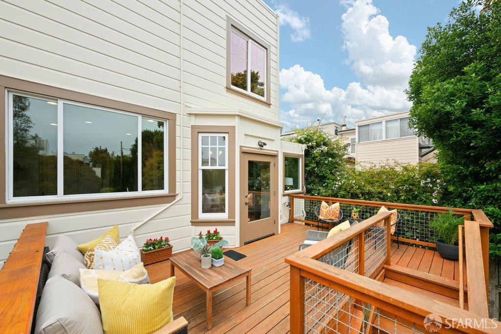 Detail Gallery Image 22 of 54 For 2270 Beach St, San Francisco,  CA 94123 - 3 Beds | 3/1 Baths