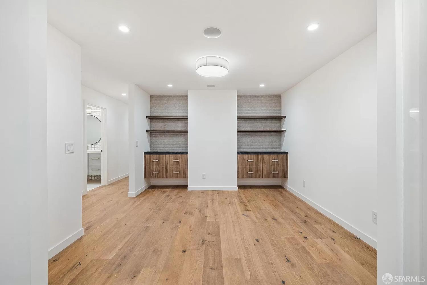 Detail Gallery Image 34 of 95 For 172 18th Ave #94121,  San Francisco,  CA 94121 - 7 Beds | 6/1 Baths