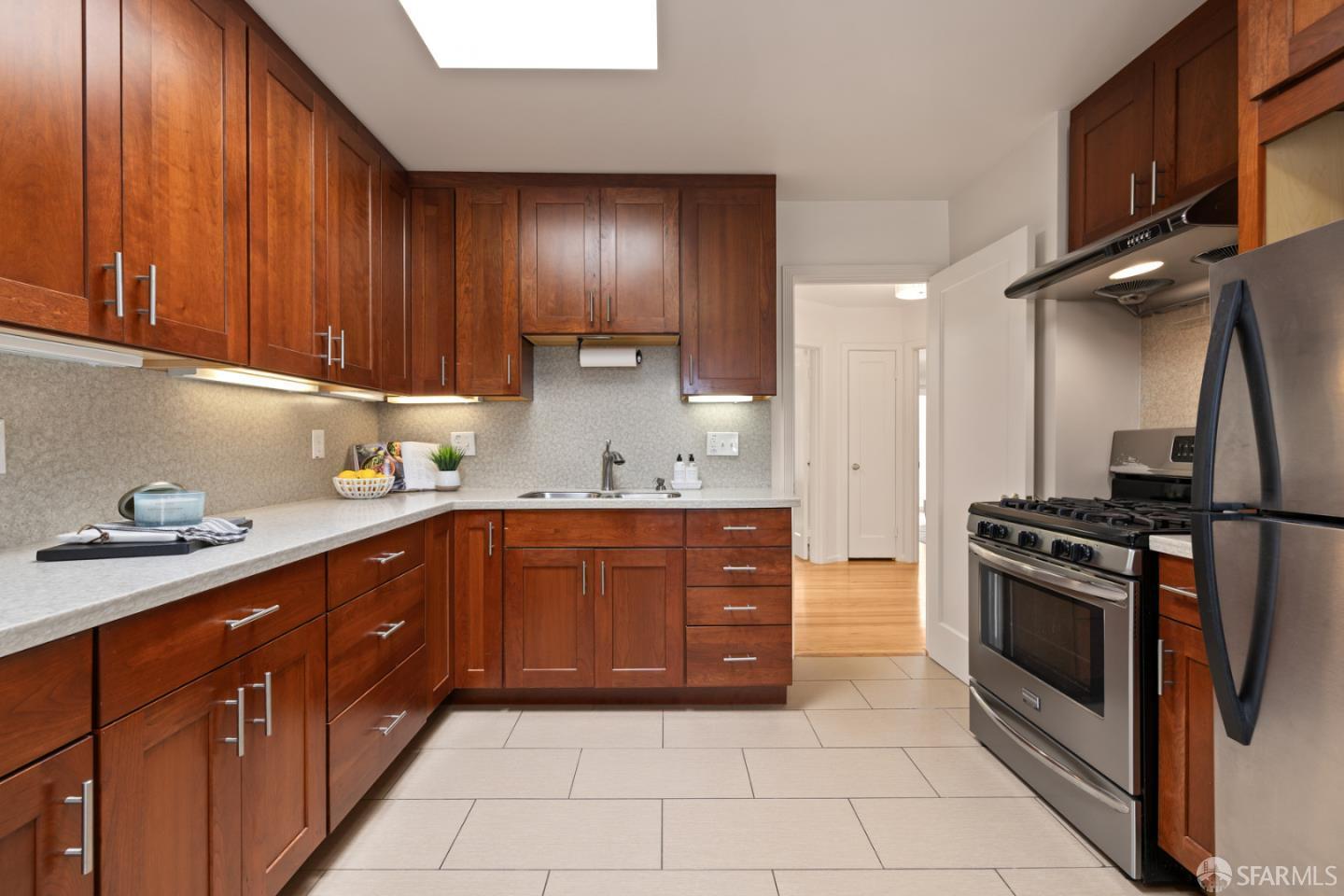 Detail Gallery Image 4 of 10 For 1830 40th Ave, San Francisco,  CA 94122 - 3 Beds | 2 Baths