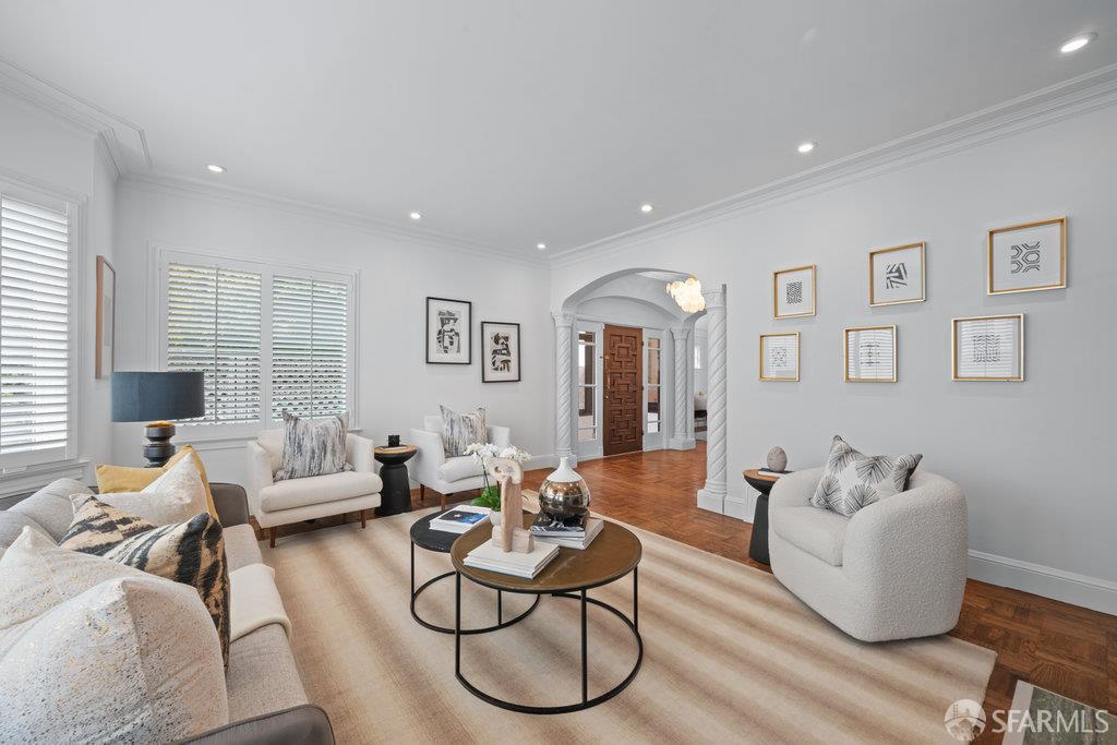 Detail Gallery Image 11 of 54 For 2270 Beach St, San Francisco,  CA 94123 - 3 Beds | 3/1 Baths