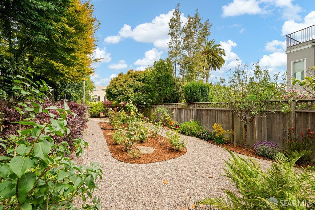 Detail Gallery Image 26 of 54 For 2270 Beach St, San Francisco,  CA 94123 - 3 Beds | 3/1 Baths