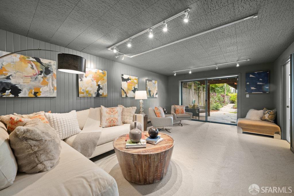 Detail Gallery Image 48 of 54 For 2270 Beach St, San Francisco,  CA 94123 - 3 Beds | 3/1 Baths