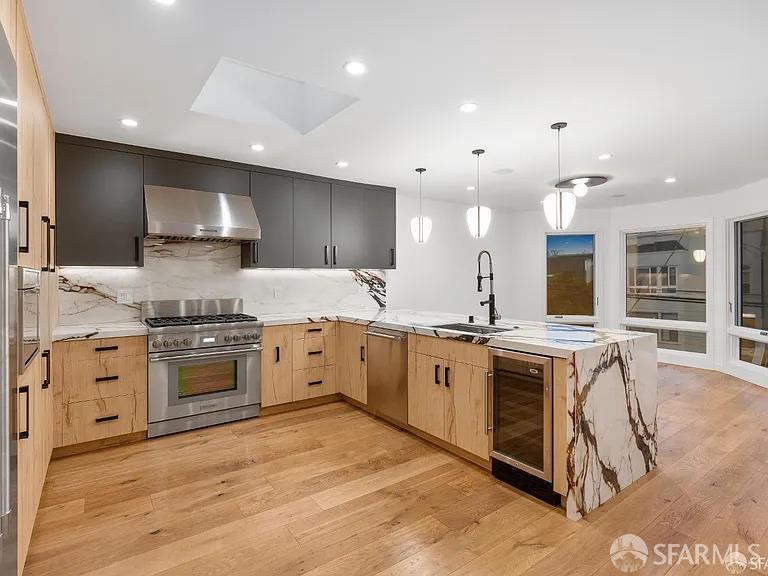 Detail Gallery Image 36 of 95 For 172 18th Ave #94121,  San Francisco,  CA 94121 - 7 Beds | 6/1 Baths
