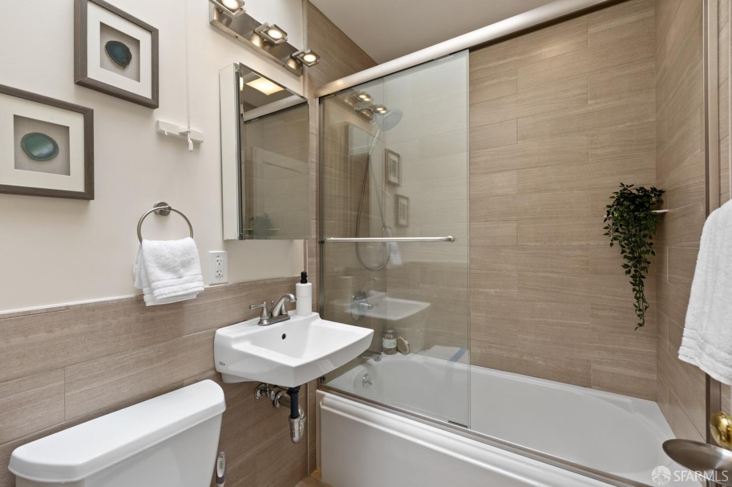 Detail Gallery Image 5 of 10 For 1830 40th Ave, San Francisco,  CA 94122 - 3 Beds | 2 Baths