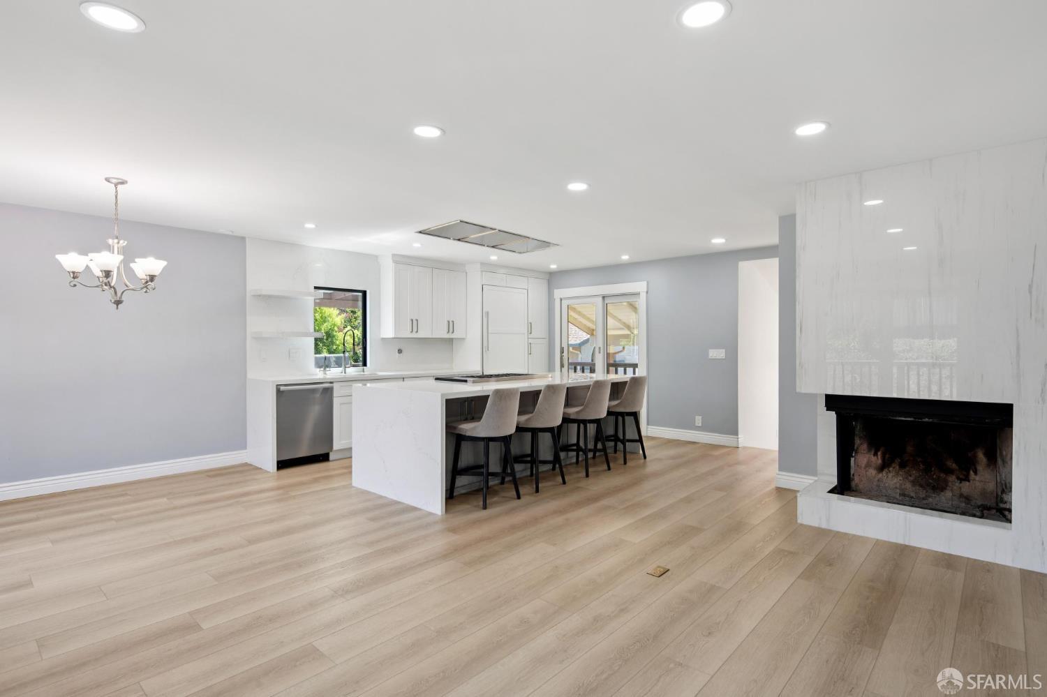 Detail Gallery Image 3 of 15 For 19 Elk Ct, Pacifica,  CA 94044 - 4 Beds | 3 Baths
