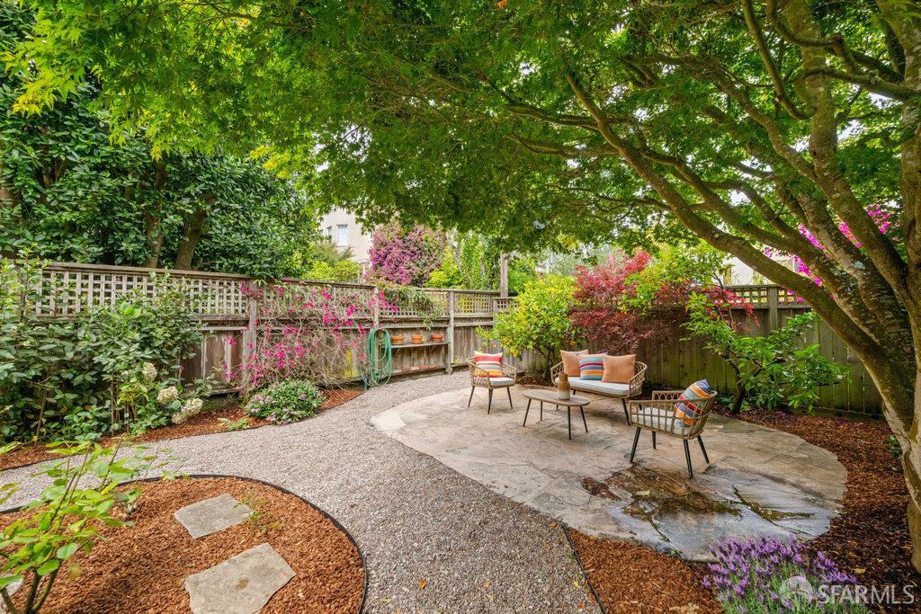 Detail Gallery Image 27 of 54 For 2270 Beach St, San Francisco,  CA 94123 - 3 Beds | 3/1 Baths