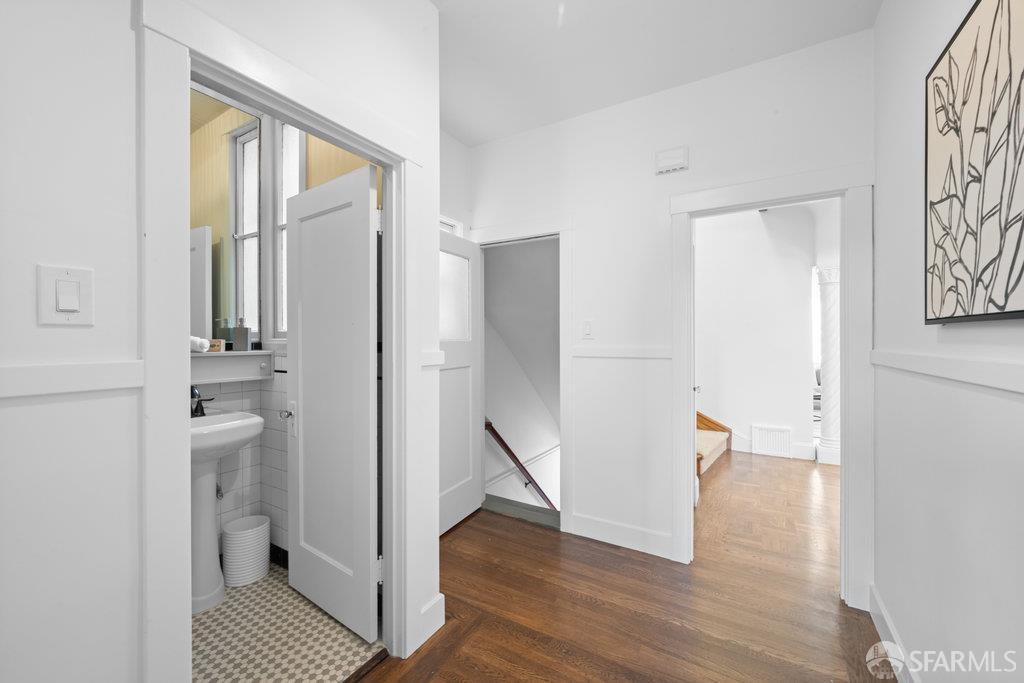 Detail Gallery Image 43 of 54 For 2270 Beach St, San Francisco,  CA 94123 - 3 Beds | 3/1 Baths