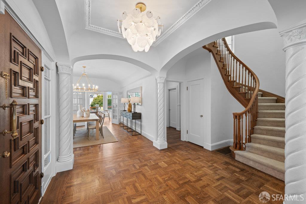 Detail Gallery Image 6 of 54 For 2270 Beach St, San Francisco,  CA 94123 - 3 Beds | 3/1 Baths