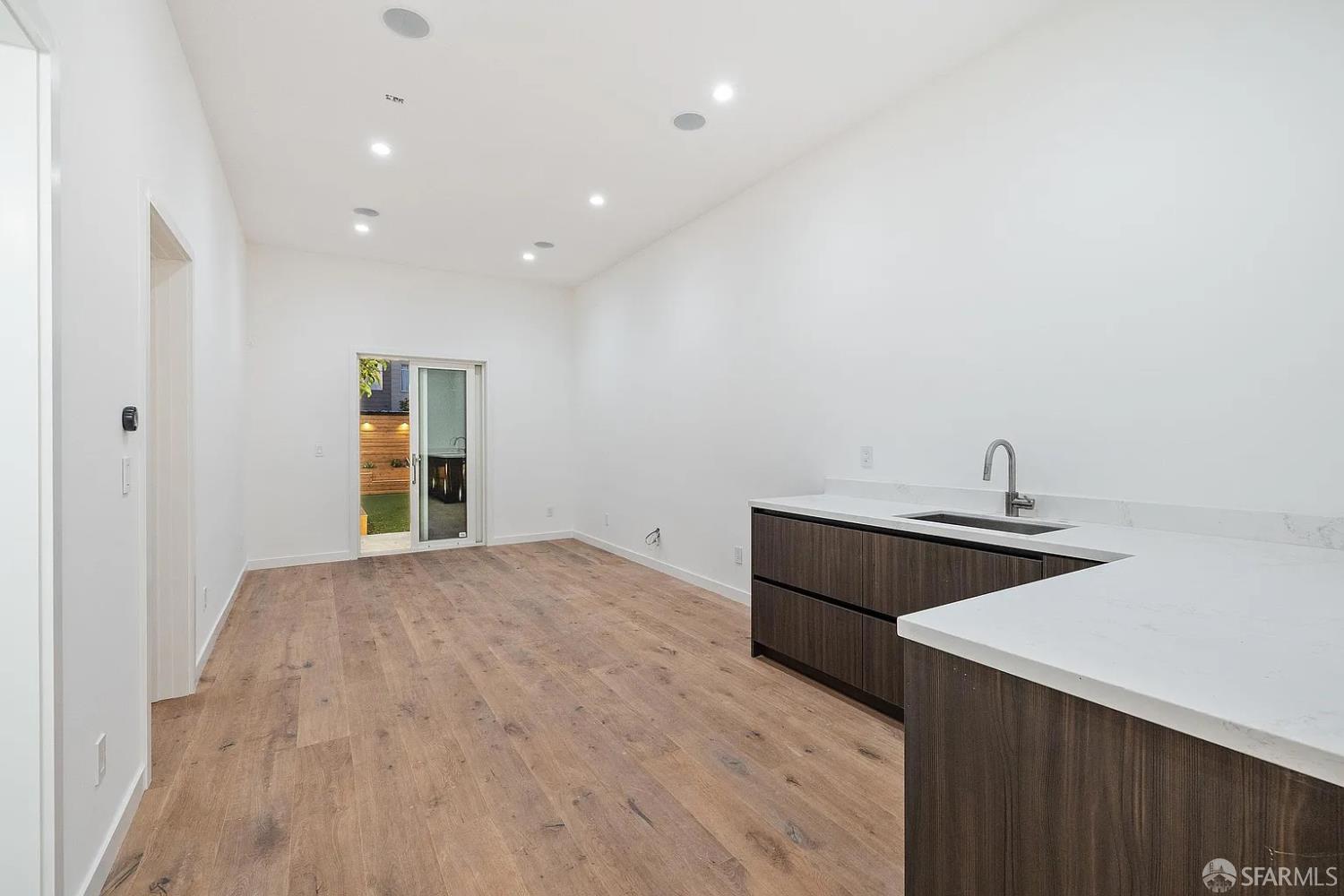 Detail Gallery Image 54 of 95 For 172 18th Ave #94121,  San Francisco,  CA 94121 - 7 Beds | 6/1 Baths
