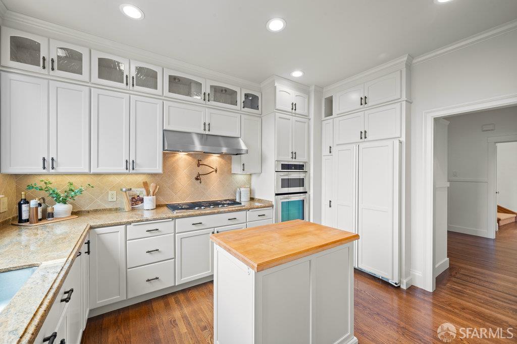 Detail Gallery Image 18 of 54 For 2270 Beach St, San Francisco,  CA 94123 - 3 Beds | 3/1 Baths