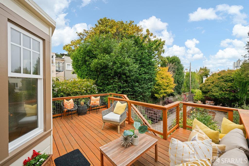 Detail Gallery Image 21 of 54 For 2270 Beach St, San Francisco,  CA 94123 - 3 Beds | 3/1 Baths
