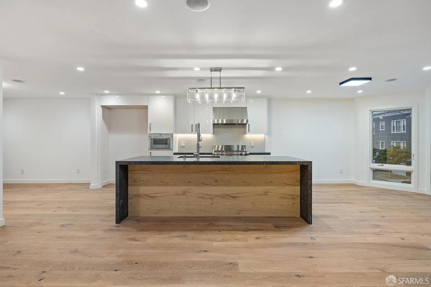 Detail Gallery Image 29 of 95 For 172 18th Ave #94121,  San Francisco,  CA 94121 - 7 Beds | 6/1 Baths