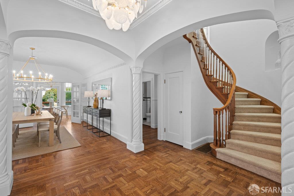 Detail Gallery Image 7 of 54 For 2270 Beach St, San Francisco,  CA 94123 - 3 Beds | 3/1 Baths