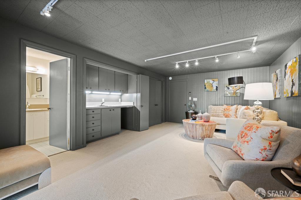 Detail Gallery Image 50 of 54 For 2270 Beach St, San Francisco,  CA 94123 - 3 Beds | 3/1 Baths