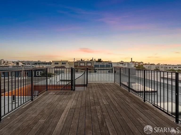Detail Gallery Image 10 of 95 For 172 18th Ave #94121,  San Francisco,  CA 94121 - 7 Beds | 6/1 Baths