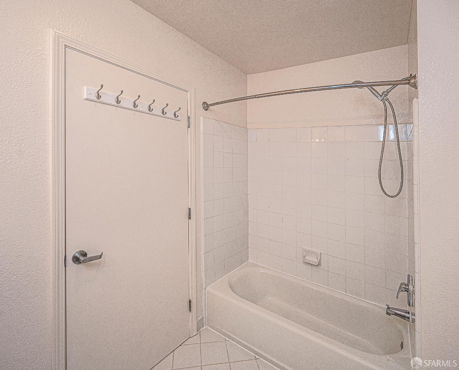 Detail Gallery Image 6 of 12 For 8400 Oceanview Ter #116,  San Francisco,  CA 94132 - 1 Beds | 1 Baths