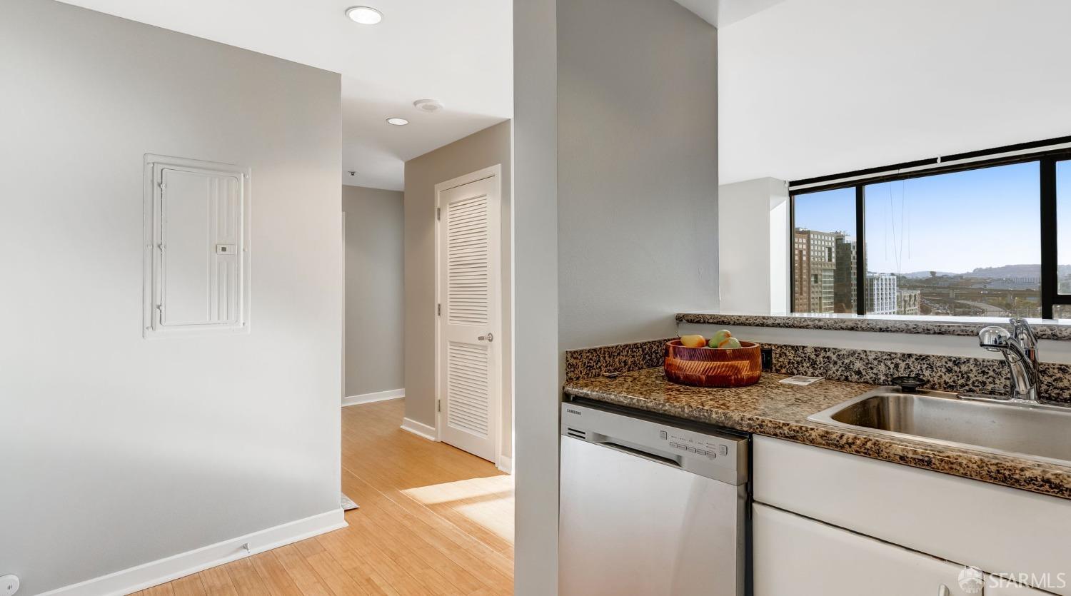 Photo #15: 425068259 Listing: Photo #15