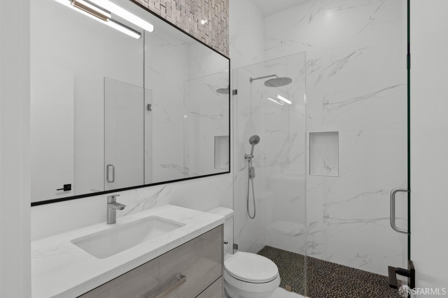 Detail Gallery Image 77 of 95 For 172 18th Ave #94121,  San Francisco,  CA 94121 - 7 Beds | 6/1 Baths