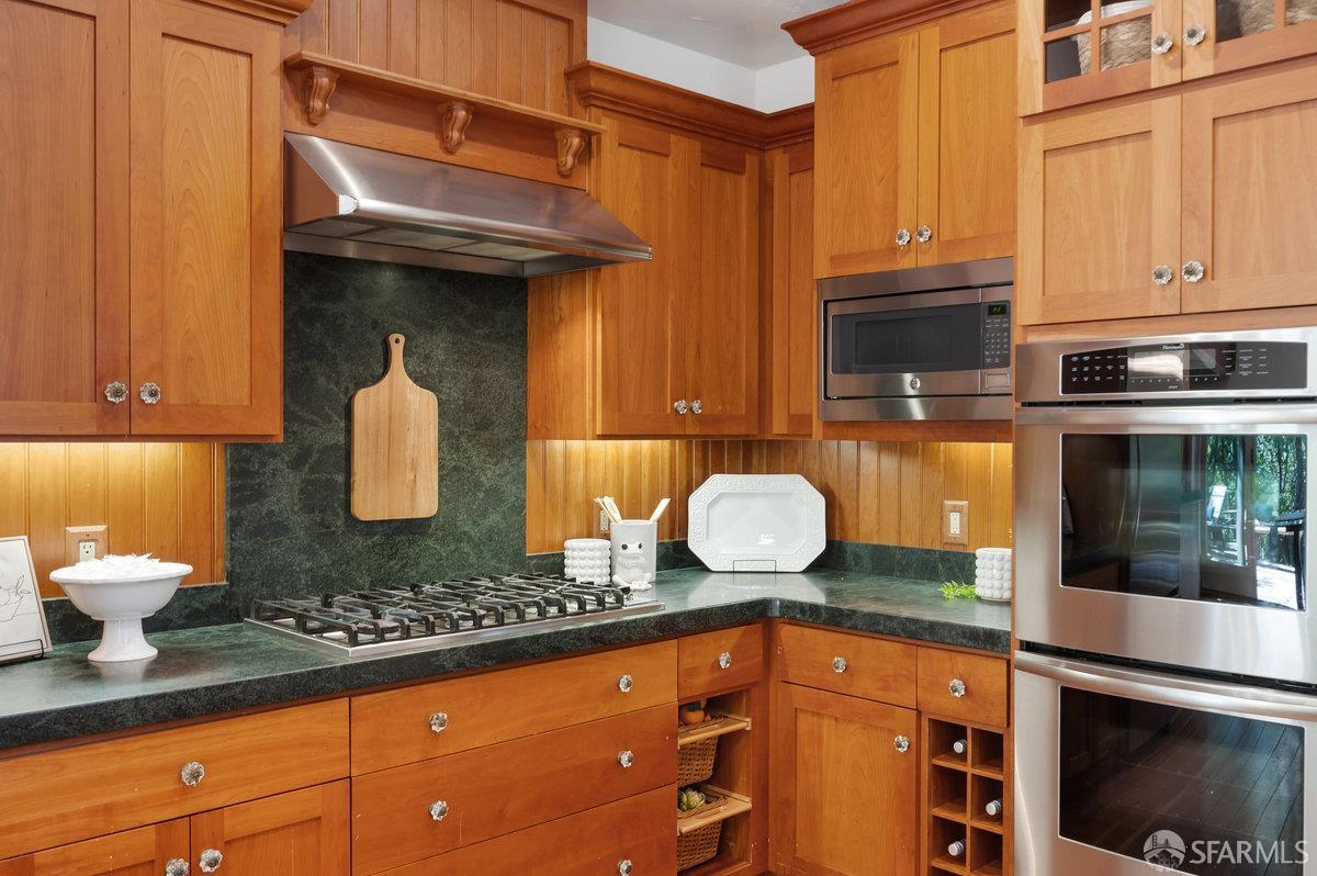 Detail Gallery Image 18 of 99 For 5262 Alhambra Valley Rd, Martinez,  CA 94553 - 5 Beds | 3/1 Baths
