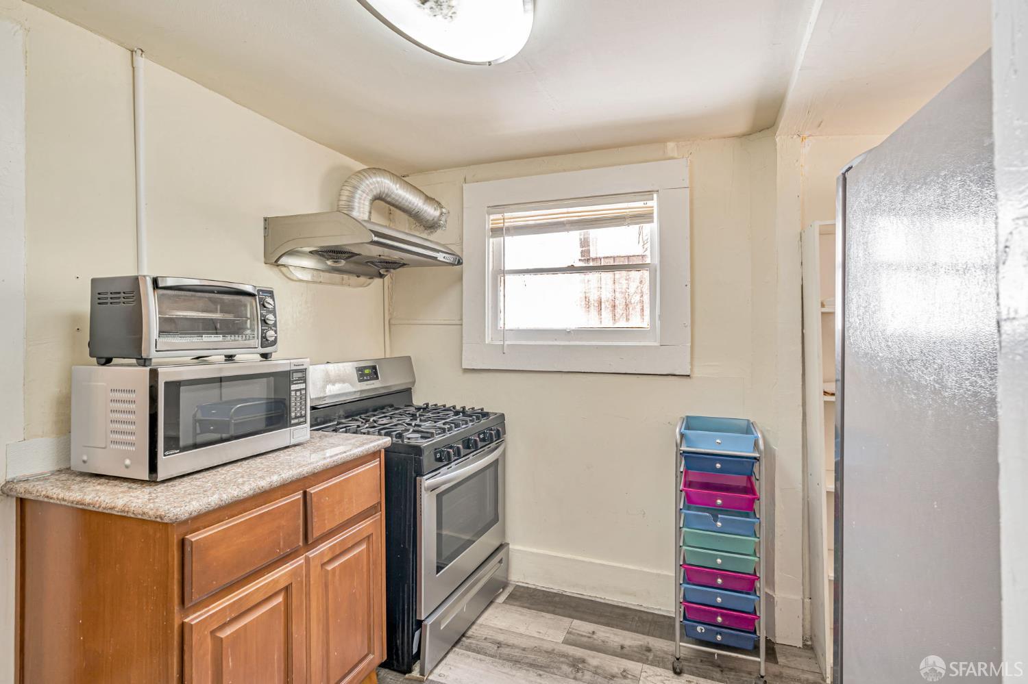 Detail Gallery Image 8 of 33 For 3233 Ellis St, Berkeley,  CA 94703 - 3 Beds | 2 Baths