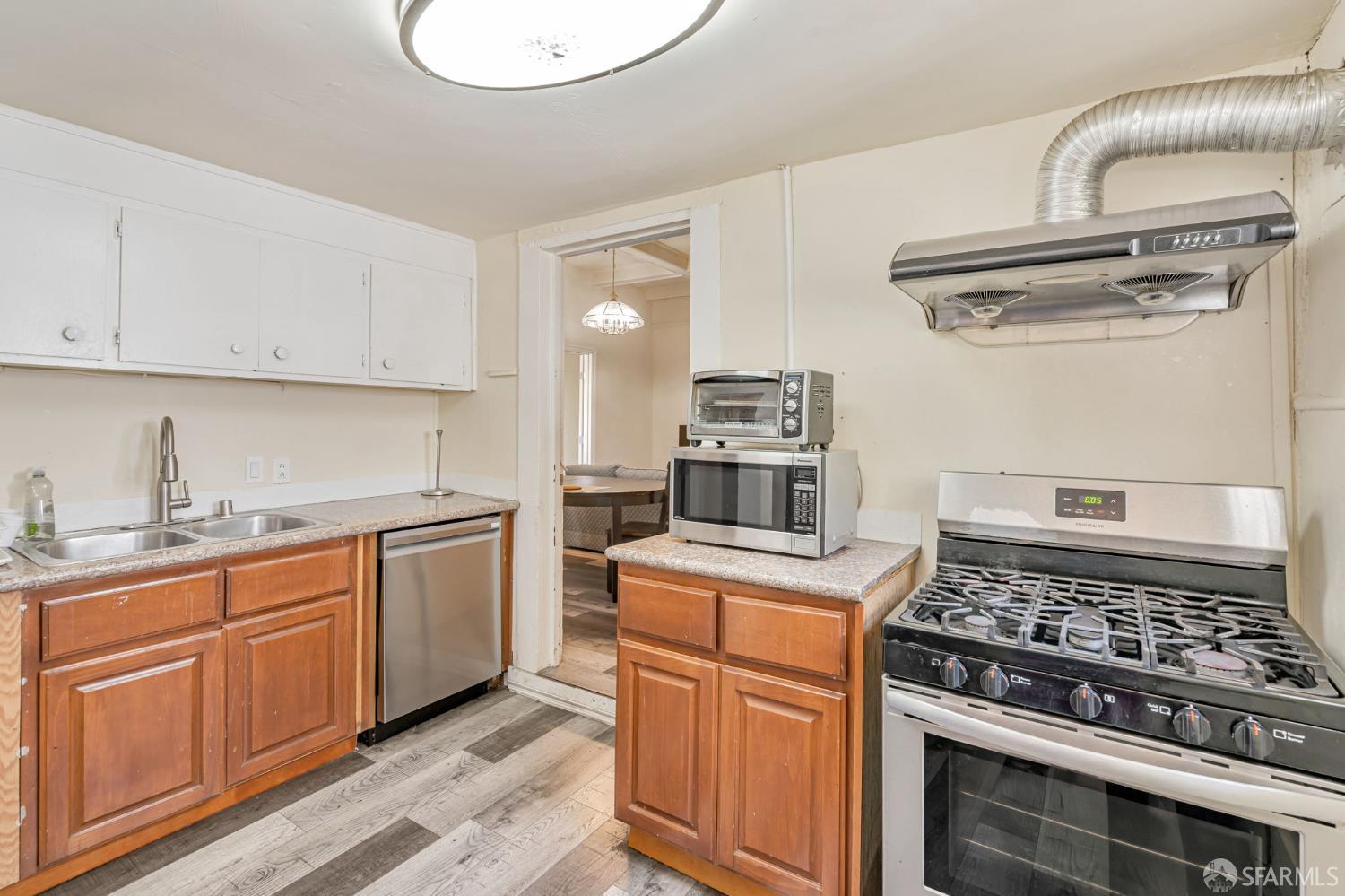 Detail Gallery Image 10 of 33 For 3233 Ellis St, Berkeley,  CA 94703 - 3 Beds | 2 Baths