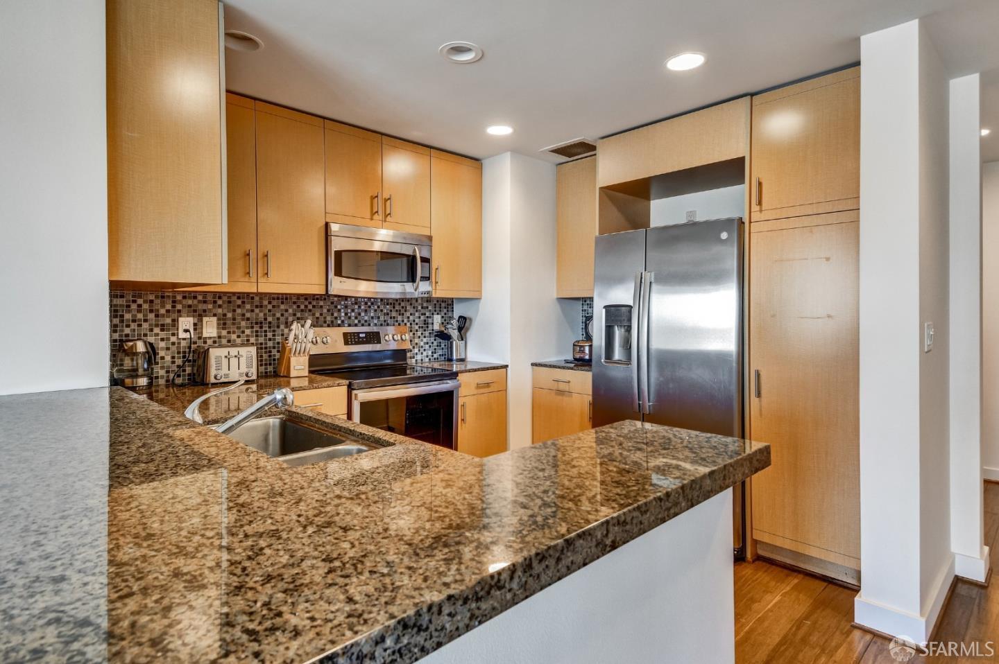 Detail Gallery Image 3 of 21 For 255 Berry St #703,  San Francisco,  CA 94158 - 2 Beds | 2 Baths