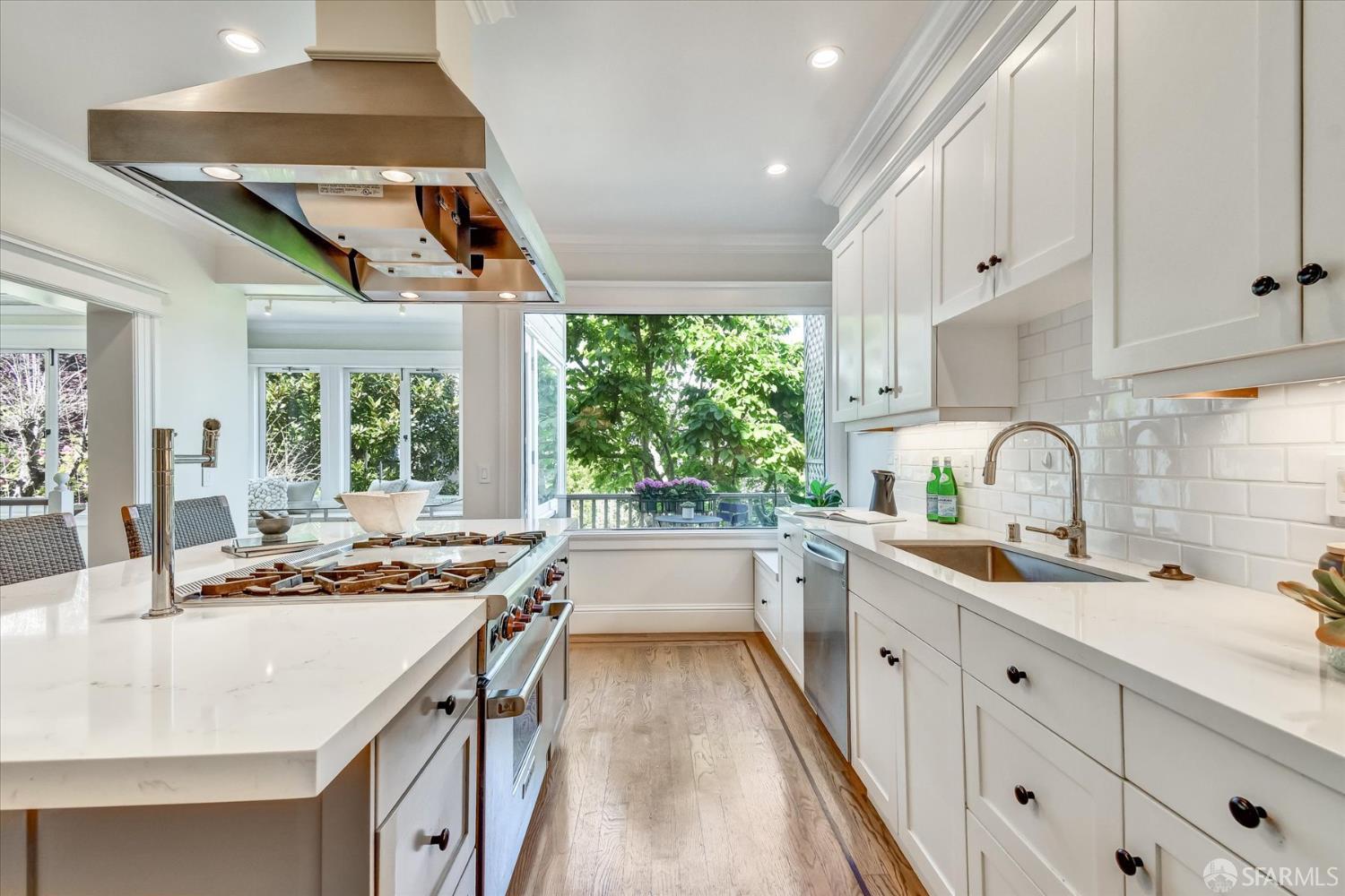 Detail Gallery Image 14 of 61 For 1028 Lombard St, San Francisco,  CA 94109 - 4 Beds | 3/1 Baths