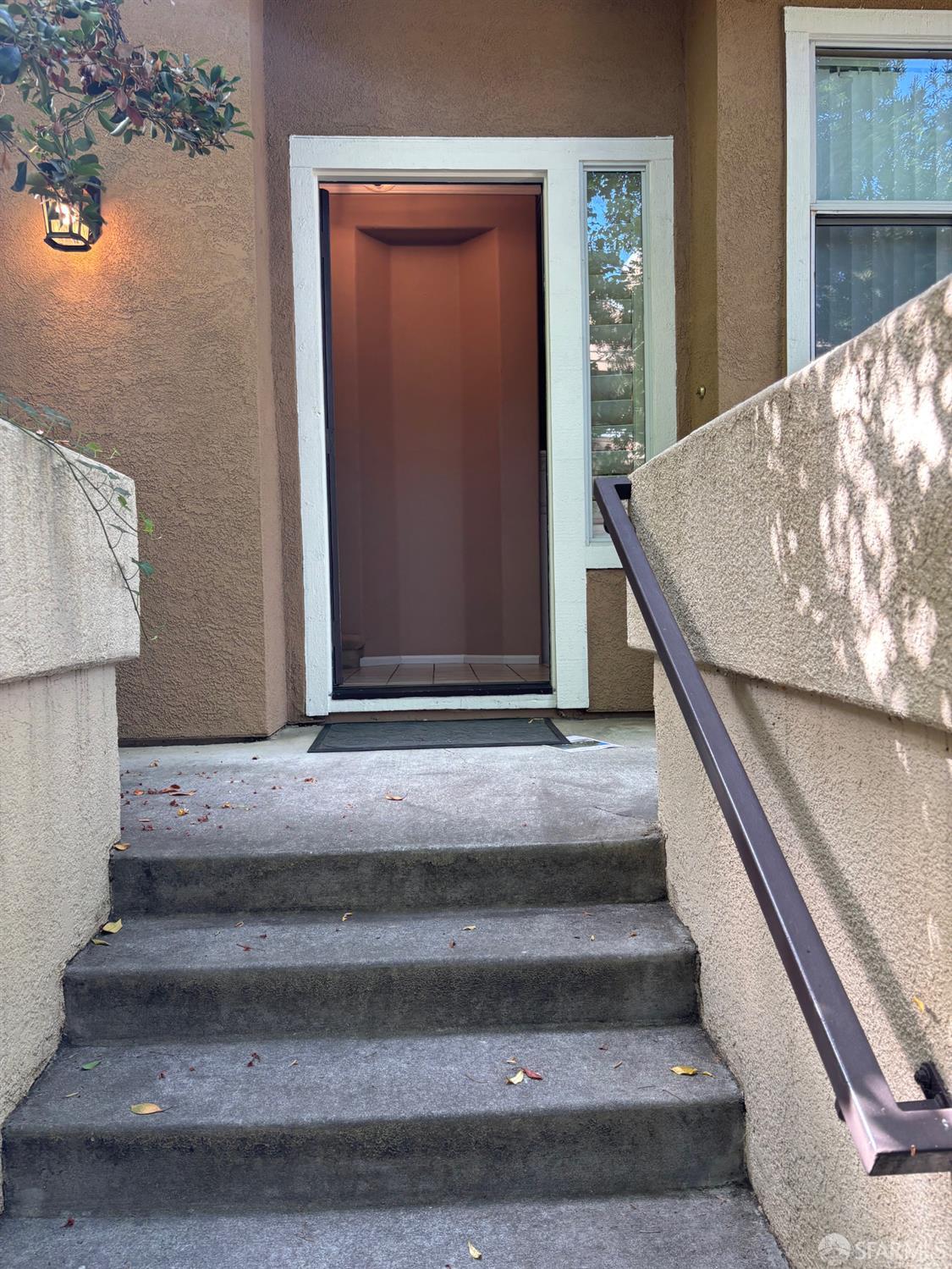 Detail Gallery Image 3 of 12 For 441 Camille Cir #13,  San Jose,  CA 95134 - 3 Beds | 2/1 Baths