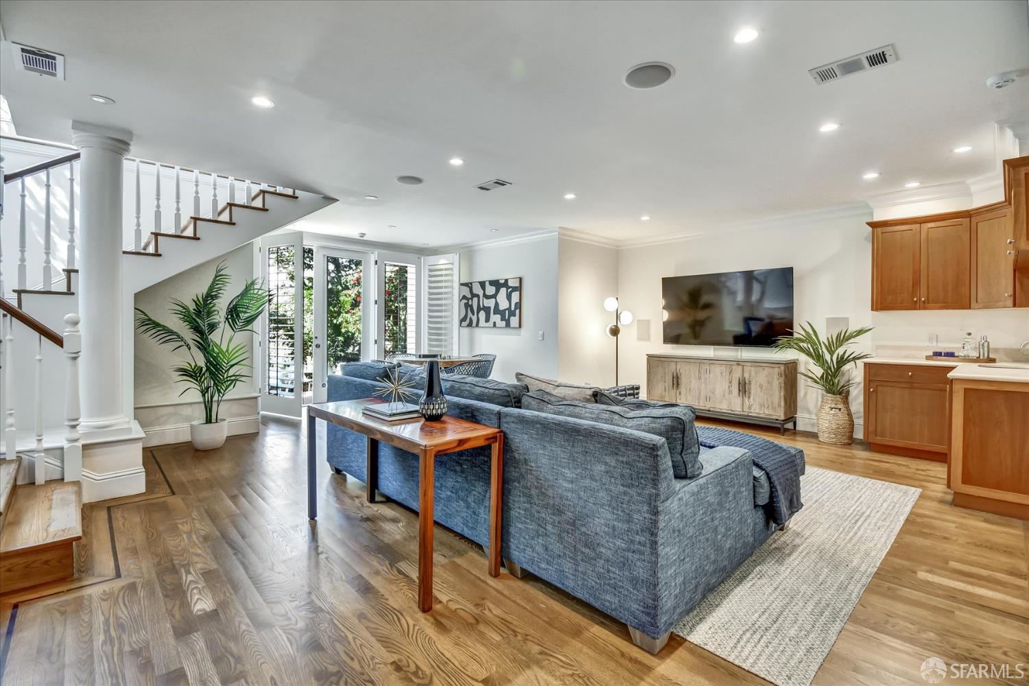 Detail Gallery Image 39 of 61 For 1028 Lombard St, San Francisco,  CA 94109 - 4 Beds | 3/1 Baths