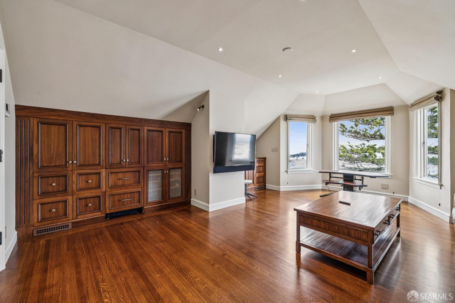 Detail Gallery Image 49 of 65 For 2518 Filbert St, San Francisco,  CA 94123 - 4 Beds | 3/1 Baths