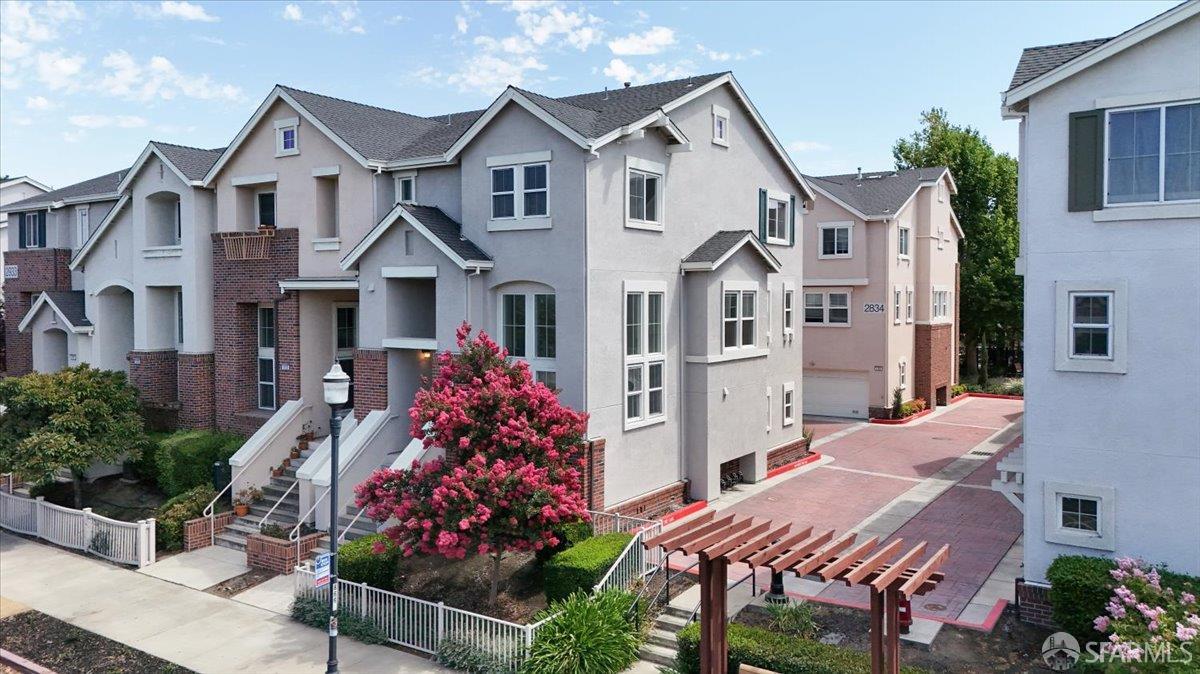 Detail Gallery Image 2 of 61 For 2933 1st St #1004,  Livermore,  CA 94550 - 3 Beds | 2/1 Baths