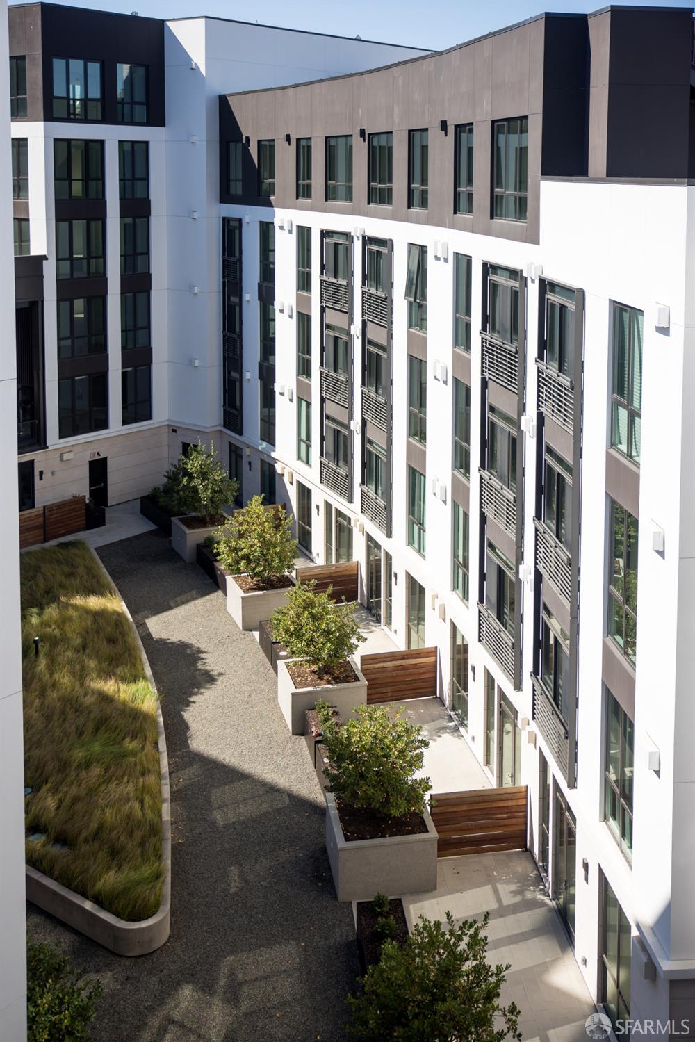 Detail Gallery Image 6 of 23 For 1 Bristol Ct #211,  San Francisco,  CA 94130 - 1 Beds | 1 Baths