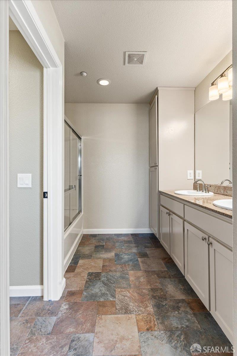 Detail Gallery Image 37 of 61 For 2933 1st St #1004,  Livermore,  CA 94550 - 3 Beds | 2/1 Baths