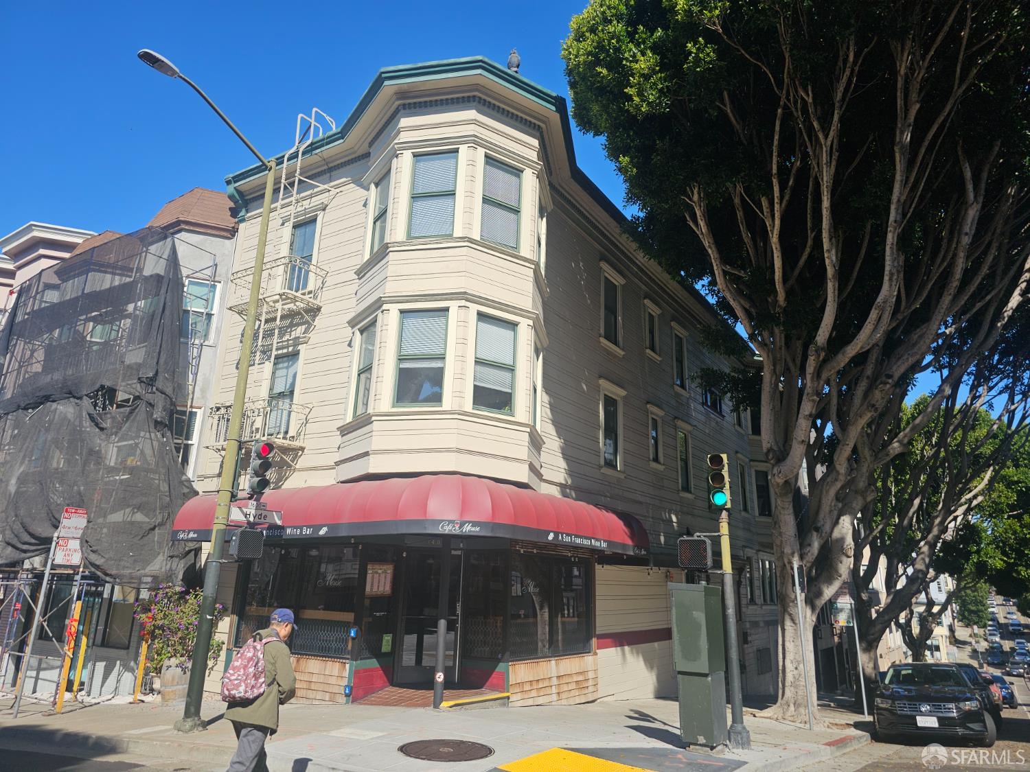 Detail Gallery Image 2 of 6 For 1601 Hyde St, San Francisco,  CA 94109 - – Beds | – Baths