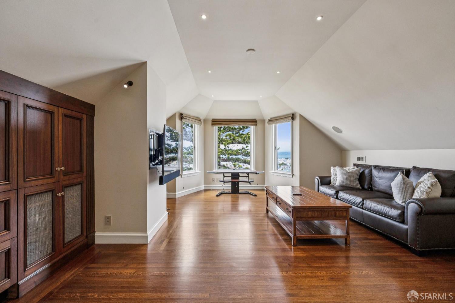 Detail Gallery Image 47 of 65 For 2518 Filbert St, San Francisco,  CA 94123 - 4 Beds | 3/1 Baths