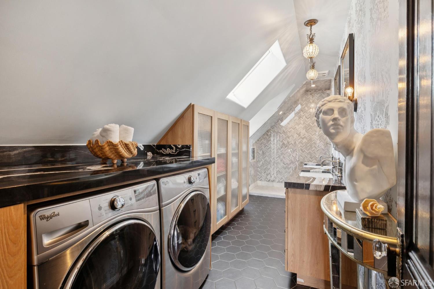 Detail Gallery Image 35 of 57 For 560 Lyon St, San Francisco,  CA 94117 - 4 Beds | 2/1 Baths
