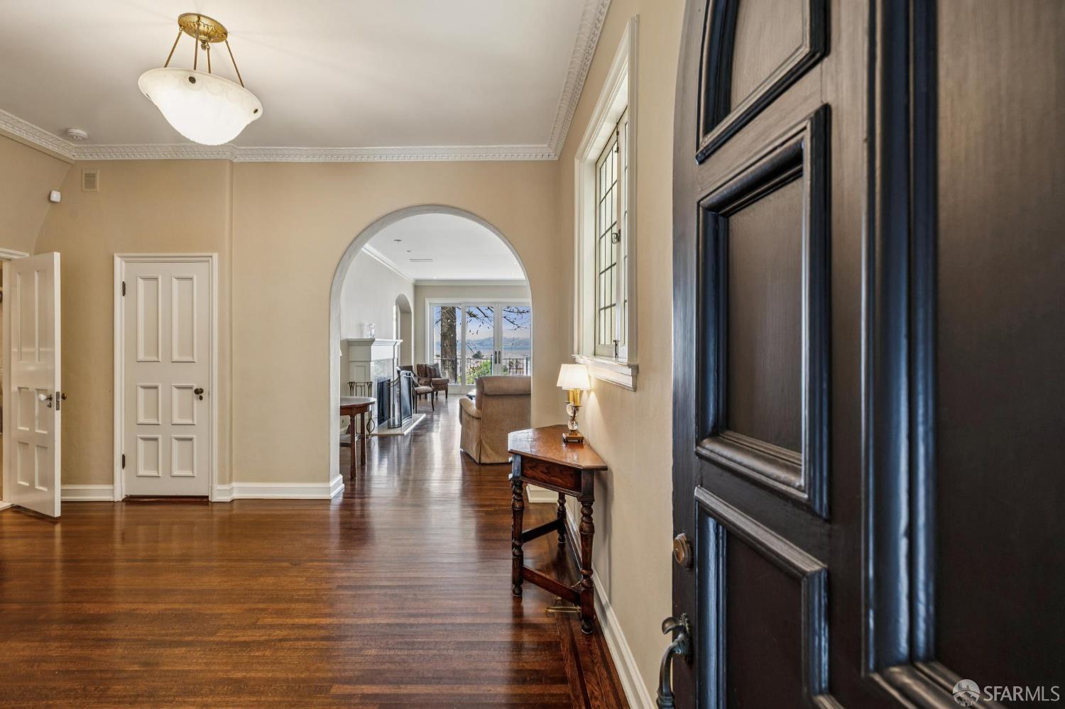 Detail Gallery Image 4 of 65 For 2518 Filbert St, San Francisco,  CA 94123 - 4 Beds | 3/1 Baths