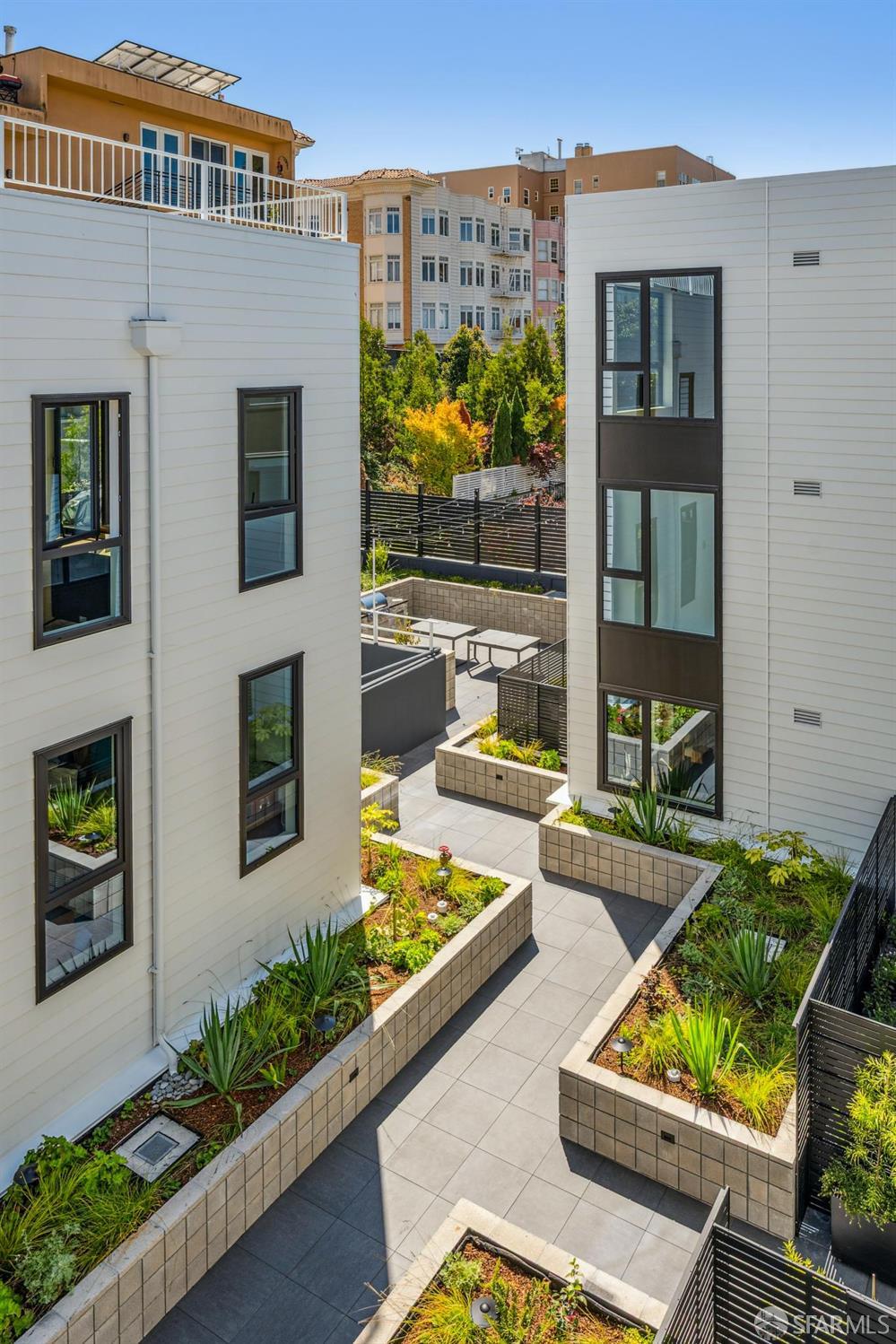Photo #2: 425068322 Listing 