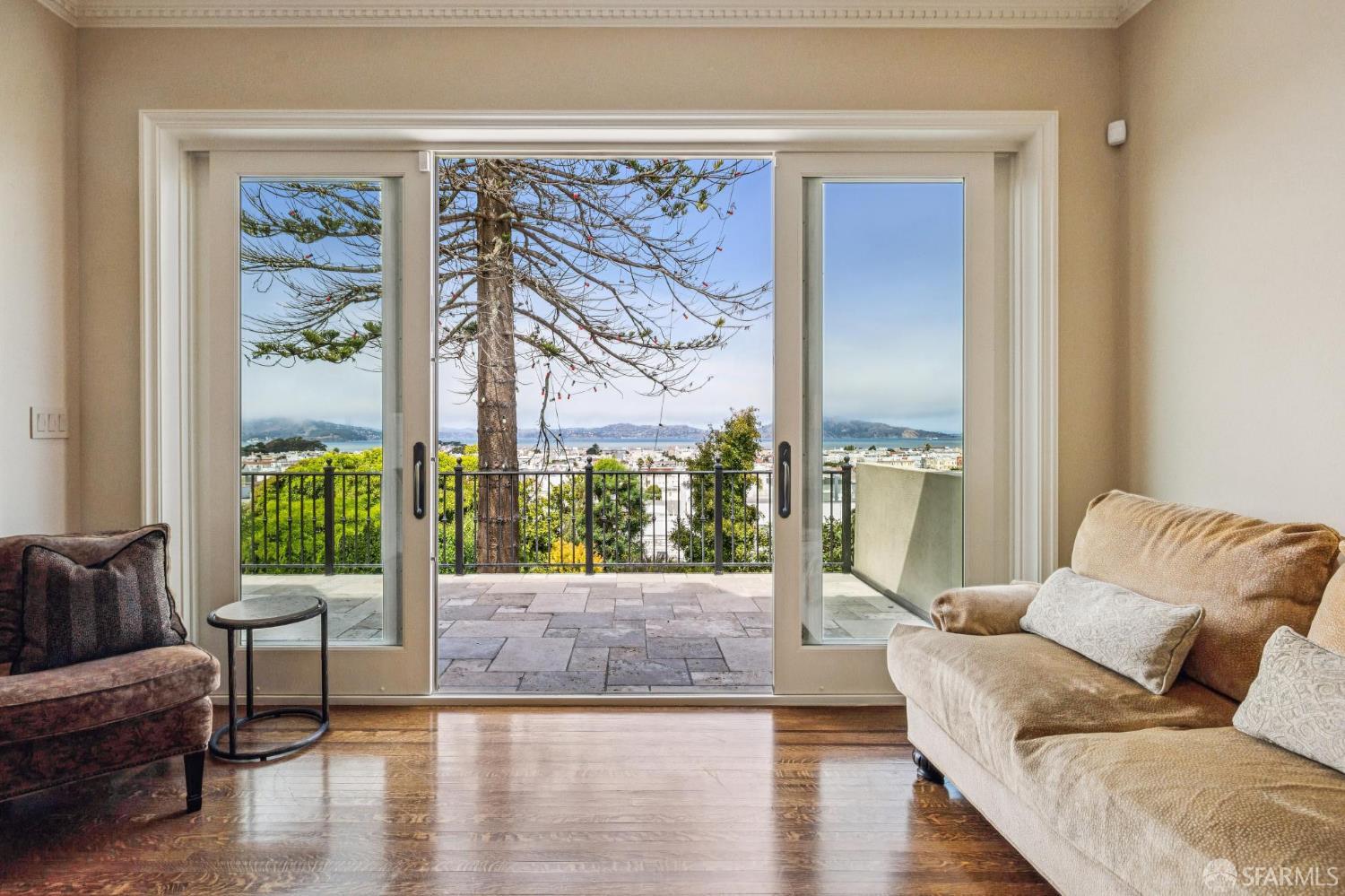 Detail Gallery Image 10 of 65 For 2518 Filbert St, San Francisco,  CA 94123 - 4 Beds | 3/1 Baths