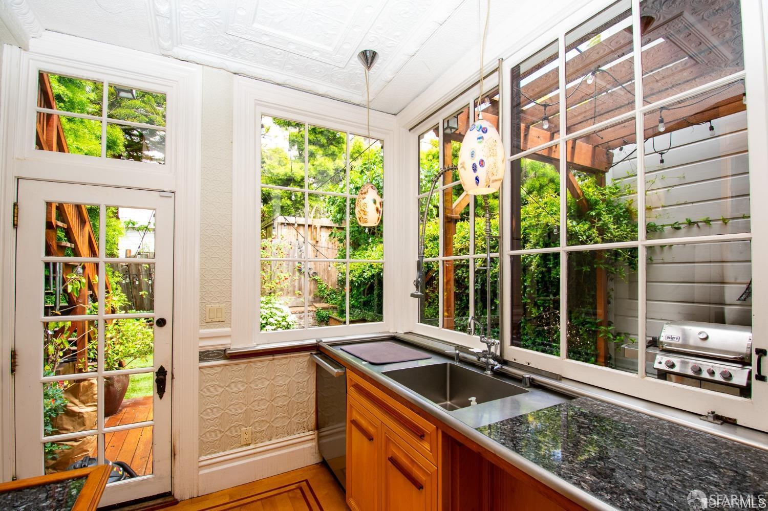 Detail Gallery Image 8 of 28 For 220 Downey St, San Francisco,  CA 94117 - 6 Beds | 4 Baths